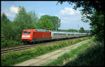 In Osnabrück Hellern ist hier am 11.5.2003 um 16.38 Uhr die DB 101030-5 mit einem Intercity in Richtung Münster unterwegs.