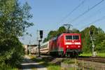 13.06.2017, IC 2302 München - Berlin fährt am Johannisthaler Angelweiher vorüber.