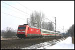 DB 101066-9 ist hier mit einem Intercity am Posten 103, im Hintergrund sichtbar, am 6.3.2005 auf der Rollbahn in Richtung Münster unterwegs.