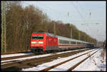 DB 101076 durchfährt hier am 3.12.2005 um 11.45 Uhr mit einem Intercity in Richtung Münster den Bahnhof Natrup Hagen.