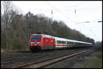 Preis Werbelok 101058-6 fährt hier am 2.4.2006 mit einem Intercity in Richtung Münster um 9.47 Uhr durch den Bahnhof Natrup Hagen.