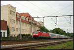 120137 passiert hier mit einem Intercity aus Berlin kommend am 5.6.2006 das Automuseum in Melle.