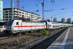 Die Elektrolokomotive 147 561-5 mit einem IC Mitte September 2019 während der Ankunft am Hauptbahnhof Stuttgart. 