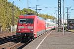 Am Nachmittag des 27.09.2018 fuhr 101 095-8 mit ihrem langen InterCity durch den Bahnhof von Köln Süd in Richtung Köln West.