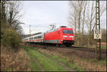 An Kilometer 103 in Lengerich Schollbruch kommt hier am 2.3.2020 um 9.18 Uhr die DB 101074-3 mit einem Intercity in Richtung Osnabrück vorbei.