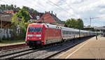 101 027-1 mit Schublok 101 123-8 als umgeleiteter IC 1269 (Linie 60) von Karlsruhe Hbf nach München Hbf durchfährt den Bahnhof Asperg auf der Bahnstrecke Stuttgart–Würzburg