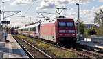 Nachschuss auf 101 043-8, die mit Zuglok 101 032-1 den Hp Halle Rosengarten auf Gleis 2 durchfährt.