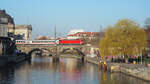 Der von der 101 064 gezogene IC 2231 aus Magdeburg nähert sich dem Ziel Berlin Ostbahnhof.
Hier zu sehen auf der Spree-Brücke nahe dem S-Bahnhof  Hackescher Markt .

Berlin, der 06.04.2024