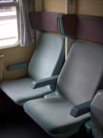 2 Sitze in einem IC-Wagen der Gattung Bimdz 264.8.
