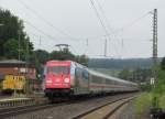 101 118-8  Sdafrika  schiebt am 6. Juni 2012 IC 2208 durch Kronach. 