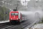 101 076-8 mit IC 132 nach Luxemburg in einem kräftigen Regenschauer bei der Einfahrt in Recklinghausen 31.8.2014