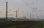 D-DB 51 80 80-95 010-9 Bimdzf 271.0 mit dem IC 2252 von Leipzig Hbf nach Frankfurt(M) Flughafen Fernbf, am 01.05.2013 bei der Ausfahrt in Naumburg (S) Hbf.