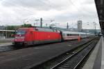101 109-7 am 23.10.2014 mit einem InterCity der Relation (Nürnberg Hbf - Karlsruhe Hbf) in Stuttgart Hbf und wird in Kürze dem Ziel entgegen aufbrechen.