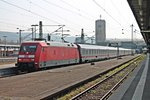 Am 09.04.2015 stand 101 043-8 mit einem InterCity (Nürnberg Hbf - Karlsruhe Hbf) im Hauptbahnhof von Stuttgart und wartet auf die Ausfahrt in Richtung Vaihingen (Enz).