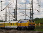 DB Netz 218 477-8 rangiert am 14.05.2014 mit einem Messzug in Weimar.