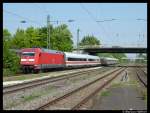 Eigentlich warteten wir auf die Scheinanfahrt der 52 8195-1 (der Frnkischen Museums-Eisenbahn), doch zuvor kam noch die 101 130-3 mit ihrer Metropolitan-Garnitur... (Aufnahme am 24. April 2011 bei der Dampfzugsonderfahrt ins Wiesenttal)