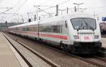 Der ICE 915 verlsst am 26.03.11 den Bahnhof Bitterfeld Richtung Halle(S).