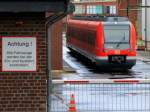 Blitzneu und bereit bei der S-Bahn Stuttgart zu fahren, aber vor der Ausfahrt aus dem Bombardierwerk in Aachen mu 430 560 noch kontrolliert werden. Gesehen am 11.05.2013 am Werkstor an der Jlicherstrasse in Aachen.