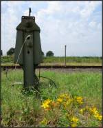 Natur und Technik im Einklang! Momentaufnahme einer Schrankenkurbel die Einst ihren Dienst tat am Bahnübergang von Bubenheim an der Bördebahn.