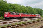 PbZ 2411 am 23.05.08 in Neuoffingen: Zugtier 115 169-6 hat zwei abgebgelte 120er im Schlepp und einen Schad-Regiobahn-Wagen.