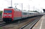 101 085-9 als besonderes Zugpferd fr PbZ 2436 nach Leipzig. Buntgewrfelt und relativ lang eine nicht alltgliche Fuhre. (02.07.08, Mnchen-Pasing)