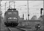 Bahnnostalgie anno Mai 2012 am Aachener Westbahnhof.Ein Zeitdokument,weder die alte Laderampe ,noch die Gleise existieren mittlerweile mehr.Ob die 140 772-5 noch verkehrt wage ich auch zu Bezweifeln.