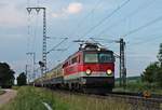 Mit einem Sonderzug fuhr am Abend des 02.06.2017 die CBB 1142 704 nördlich von Müllheim (Baden) durchs Markgräflerland in Richtung Basel.