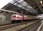 EBS 243 822-4 mit dem DPE 74324 nach Leipzig-Engelsdorf West, am 06.01.2019 in Erfurt Hbf.