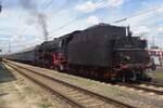 Am 1 Juni 2019 steht ein Dampfzug mit 001 180 in Nördlingen.