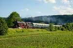 01 202 mit Sonderzug nach Nördlingen, Mai 2022.