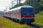 Der WFL „Strand Express“ mit Steuerwagen voraus  zwischen Lietzow und Binz.