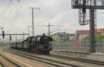 DB Museum 03 1010-2 mit dem DPE 20041 von Berlin-Schöneweide Pbf nach Meiningen, am 17.05.2014 in Erfurt Hbf.