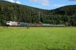 185 666 mit dem DPE 13 (Seebrugg-Stuttgart) in der Einfahrkurve Titisee, 16.08.2014.