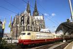 DB 103 113-7 mit TEE Rheingold in K�ln Hbf, Juni 2017.