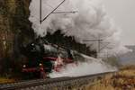 01 150 mit Sonderzug in Ennepetal/Gevelsberg, am 25.11.2017.
Dieser Zug fuhr nach Aachen Hbf