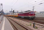 EBS 132 334-4 mit dem  Städteexpress  DPE 20057 nach Ostseebad Binz, am 19.05.2018 in Erfurt Hbf.