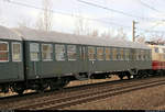 Blick auf einen Großraumwagen  Luxemburger  der Gattung  Bn  (56 80 22-40 437-6 D-EFSK) der Eisenbahnfreunde Treysa e.V., der mit 103 001-4 (E 03 001) und 103 113-7 des DB Museums Koblenz den