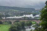 Die Dampflokomotive 78 468 zog bei wahrlich useligem Wetter einen Sonderzug über das Viadukt in Witten-Bommern. (August 2021)