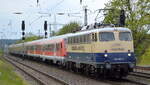 Sonderzug der Centralbahn mit  110 383-7  (NVR:  91 80 6 115 383-2 D-CBB ) und Wagengarnitur an 04.05.22 Durchfahrt Bf.