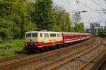DB 111 212  Loreley  mit Fußballsonderzug von Wolfsburg nach Köln in Wuppertal, Mai 2022.