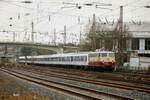 E10 1309 TRI mit Fußballsonderzug von Köln nach Dortmund in Wuppertal Oberbarmen, März 2023.