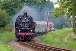 Historischer Zug mit der Dampflok 86 1333 und der Diesellok 112 565 vor dem Haltepunkt Lauterbach. - 27.07.2023
