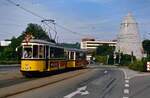 Sonderfahrt auf der Stuttgarter Straßenbahnlinie 6 nach Gerlingen: TW 802 und Beiwagen (Serie B2) nach dem Verlassen der Station Feuerbach Bahnhof (26.09.1986)