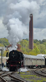 Die 1936 gebaute Dampflokomotive 001 180-9 wurde Mitte April 2026 für Fahrten zwischen dem Eisenbahnmuseum und dem Hauptbahnhof Bochum genutzt und ist hier bei der Ankunft in Bochum zu sehen.