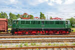 Lok 242 001 mit dem „R�gen-Express“  in Bergen auf R�gen.