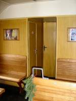 Innenansicht Personenwagen der Heidekrautbahn mit Holzsitzen, 2achser - Aufnahme 2.