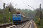 Die 1042 520 am 29.04.2012 mit einem Fuballsonderzug von Karlsruhe nach Aachen in Eilendorf.
