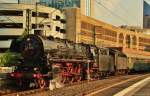 01 1066 mit Westfalendampfsonderzug UEF 99 von Dsseldorf nach Emden am 08.06.13 in Dsseldorf Hbf.