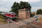 Wenn schon kein blauer Himmel, dann wenigstens blauer Trabi! Diese Aufnahme entstand am 08.09.2013 kurz nach der Abfahrt des Leipziger Sonderzuges in Pegau am Block Zauschwitz. Fahrtziel war Freyburg/Unstrut.