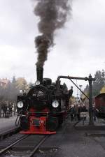 99 5901 am Nachmittag des 18.10.2013 beim Wasserfassen im Bahnhof Drei Annen Hohne.